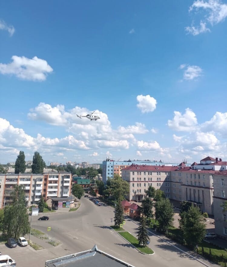 В городской больнице №1 Брянска экстренно приземлился медицинский вертолет