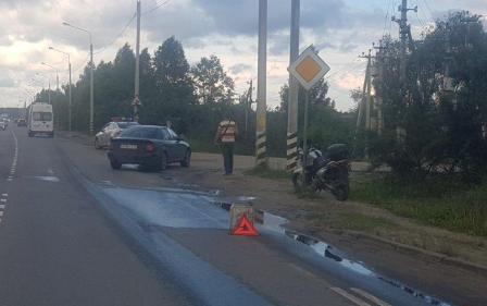 Брянский мотоциклист получил серьезные травмы после столкновения с «Ауди»