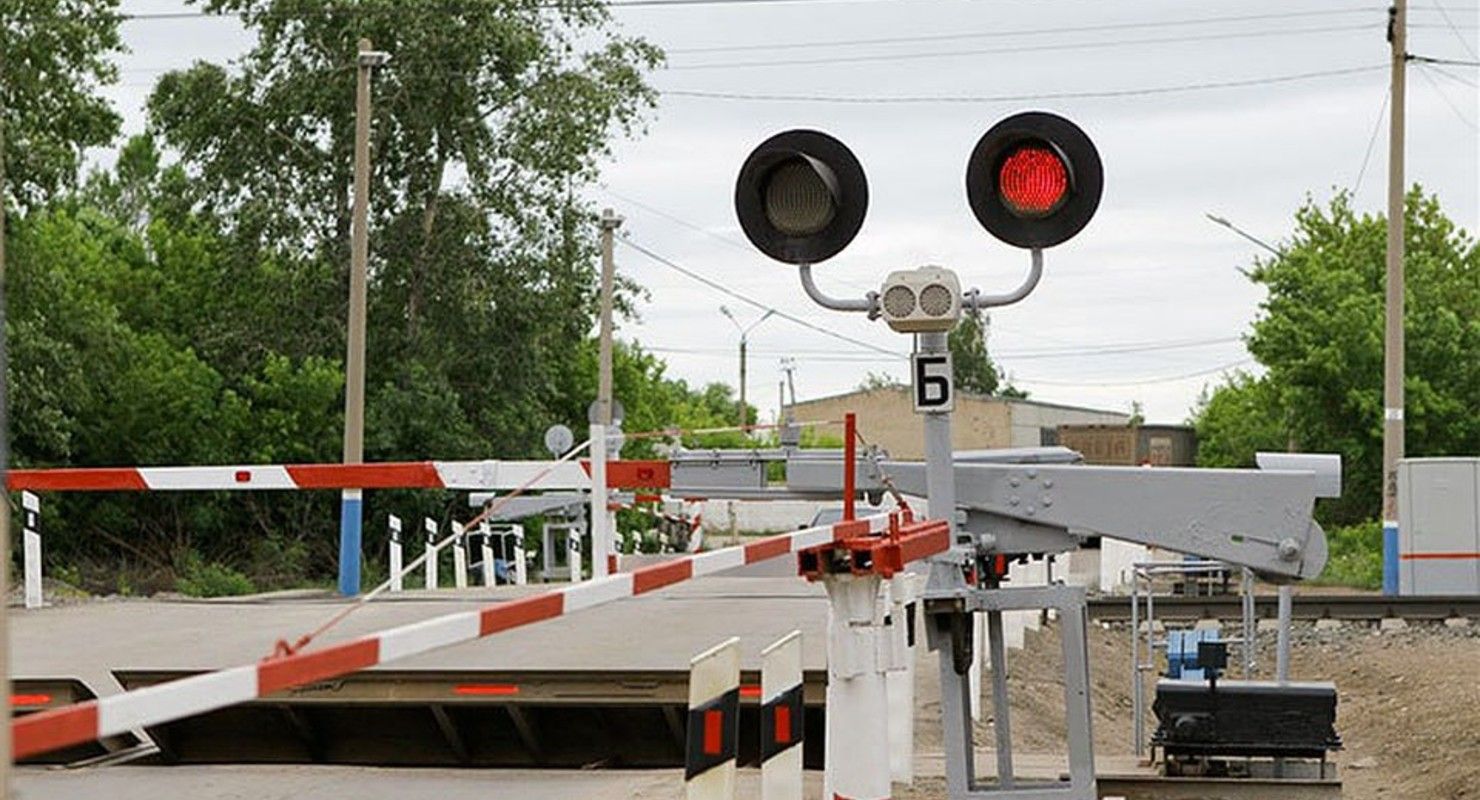 На трех железнодорожных переездах Брянской области на два дня ограничат движение транспорта