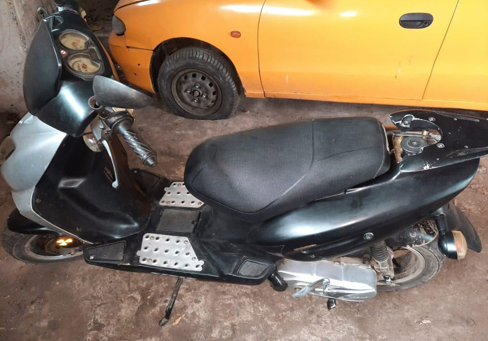Без прав и мотошлема на скутере разъезжал подросток в Новозыбкове