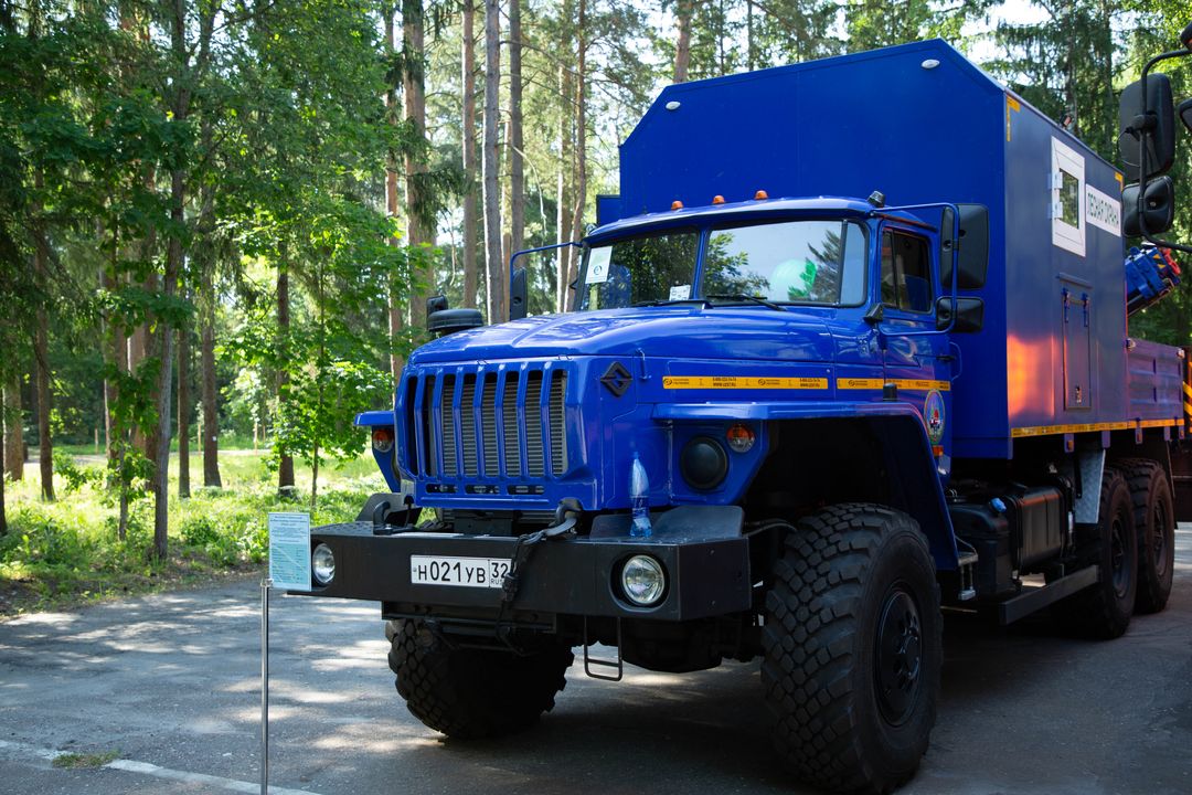 Лесные пожарные в Брянской области получили передвижную автомастерскую