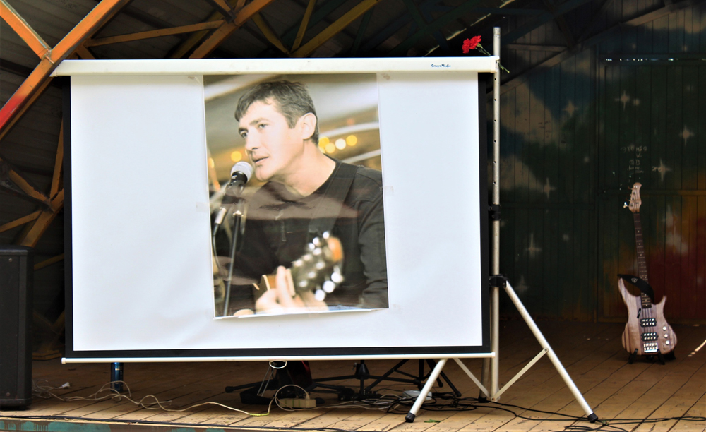 В Почепе прошел благотворительный концерт памяти Игоря Фещенко