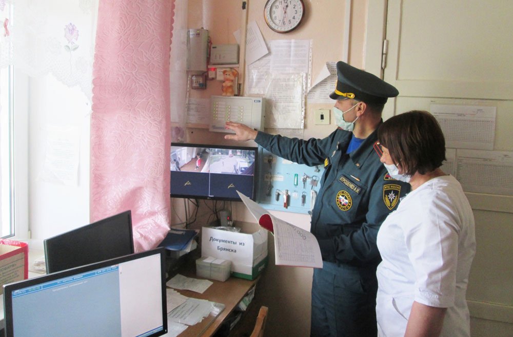 Сотрудники пожарного надзора в Брянской области получат право проверять документы граждан