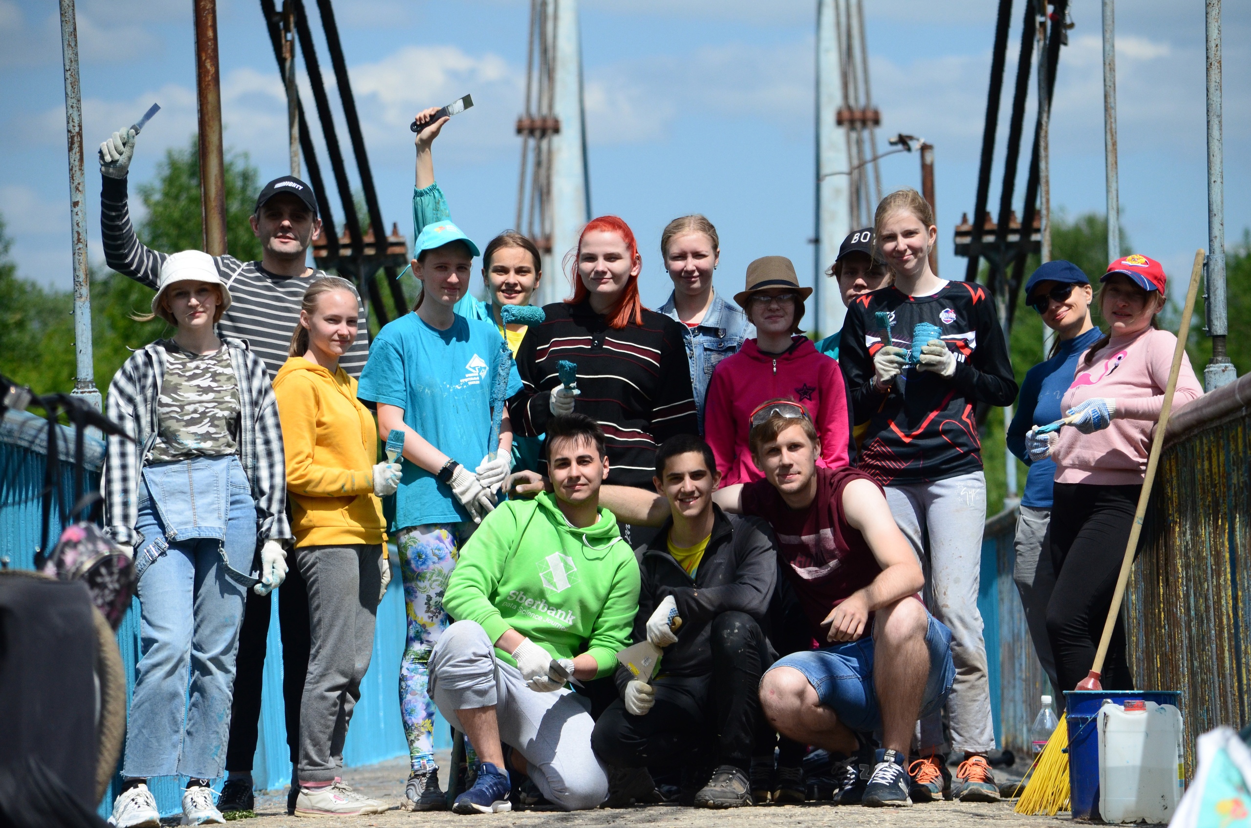 Брянские волонтеры не поделили покраску Голубого моста