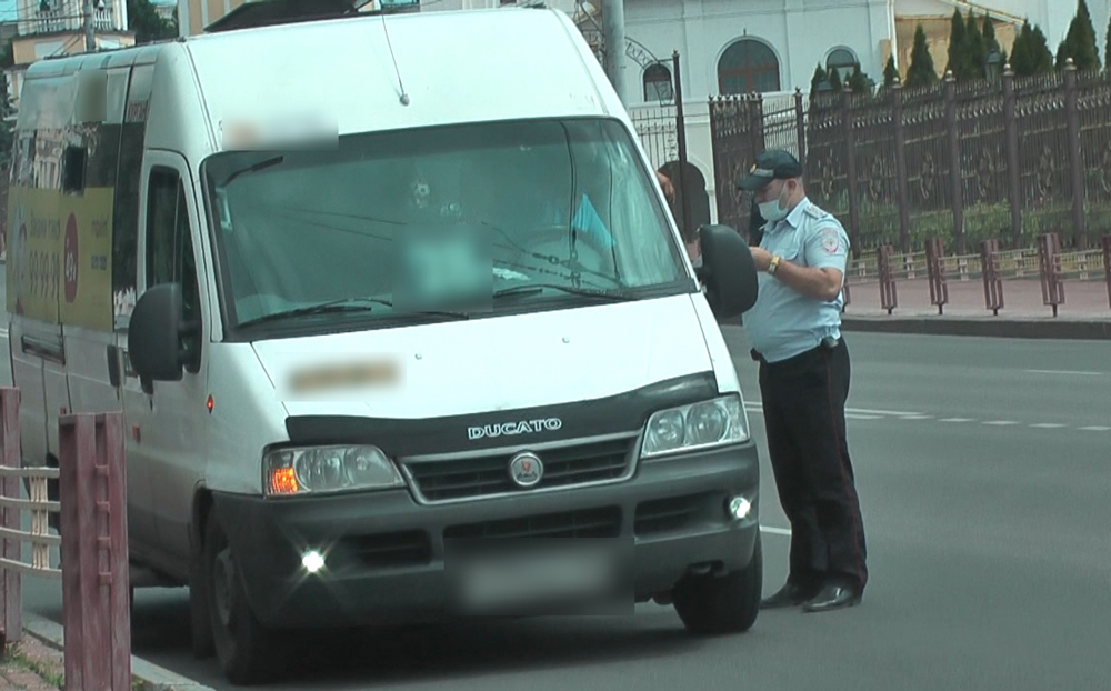 Водители-мигранты перевозили пассажиров в Брянской области по поддельным правам