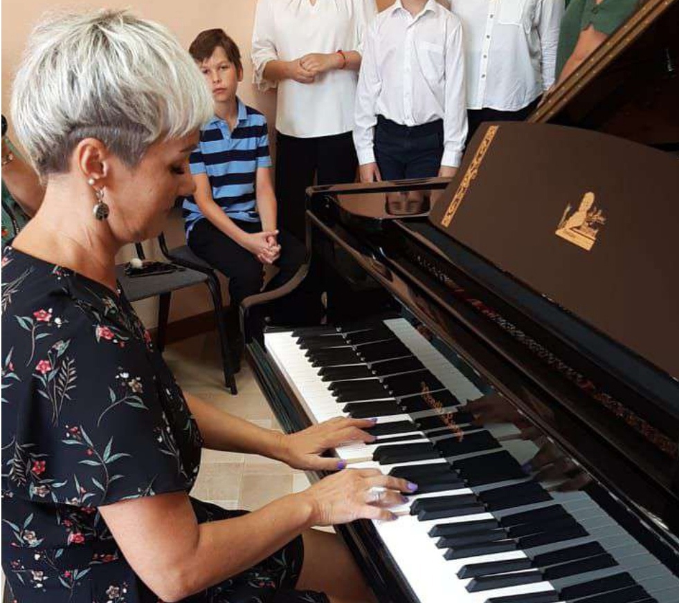 Детская школа Клинцов получила рояль и пианино