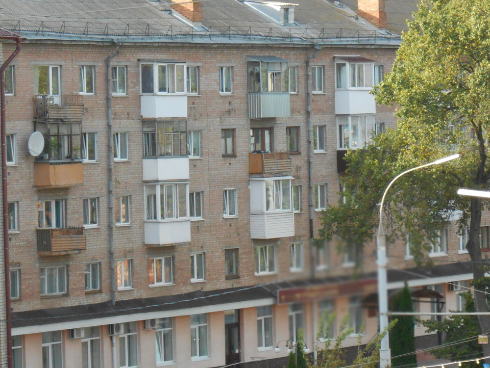 В самом центре Брянска показали прогнившие балконы