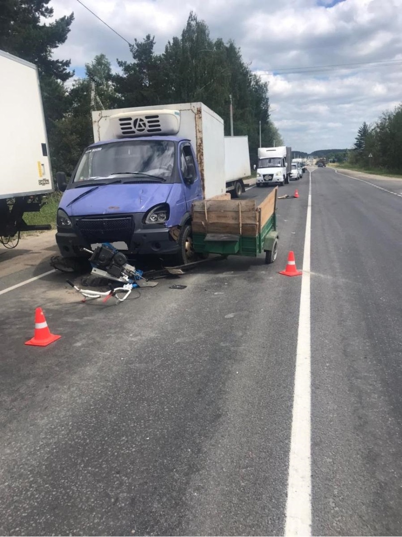 Водитель и пассажир мотоблока пострадали при столкновении с грузовиком в Брянском районе
