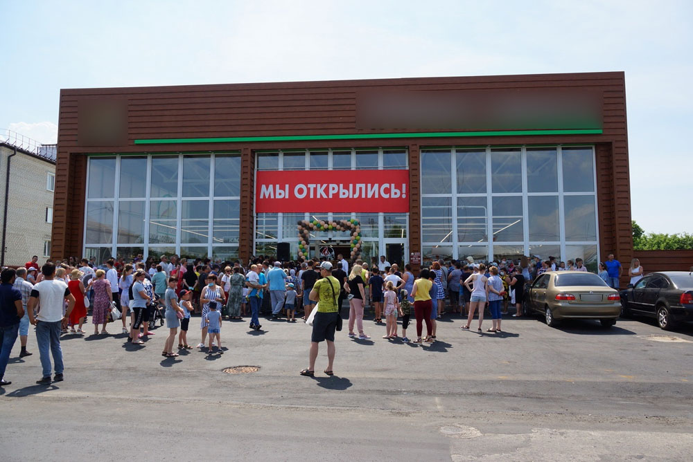 В Брянской области покупатели устроили давку на открытии магазина