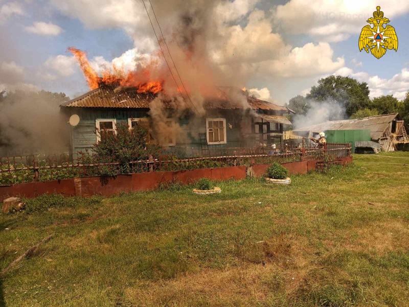 Жилой дом сгорел в Карачевском районе