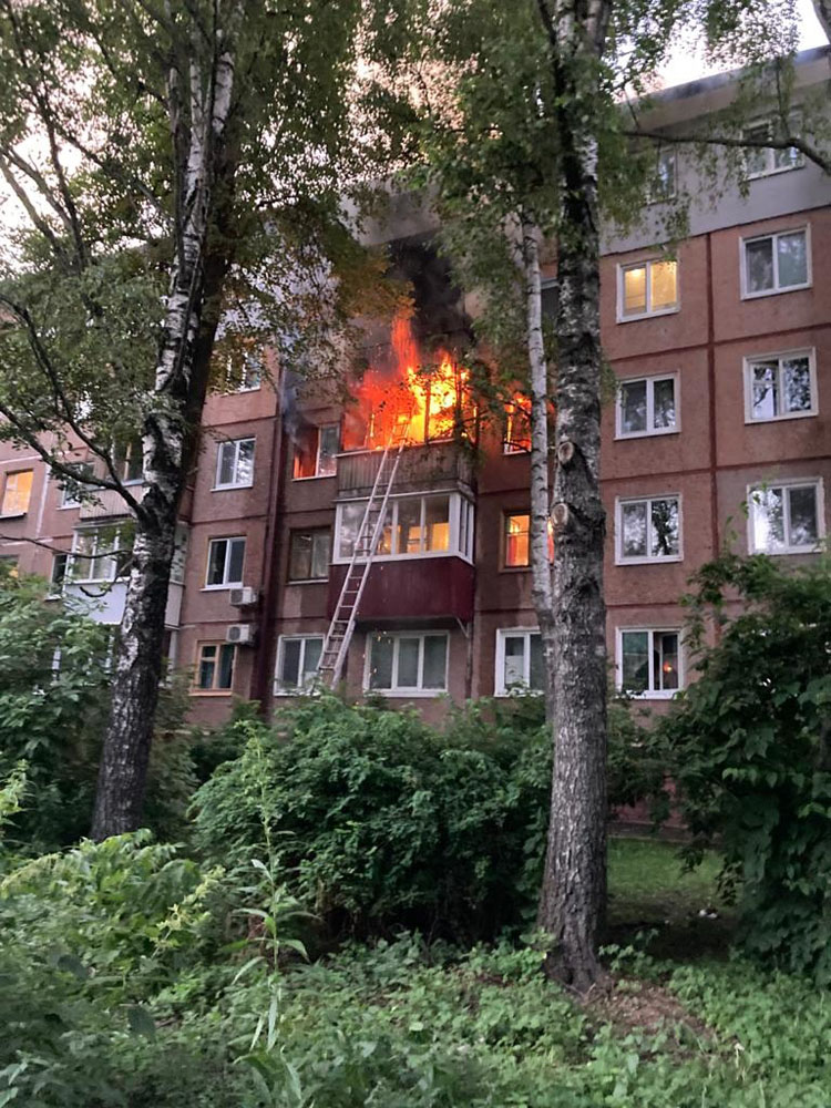 Женщина сгорела в квартире брянской многоэтажки