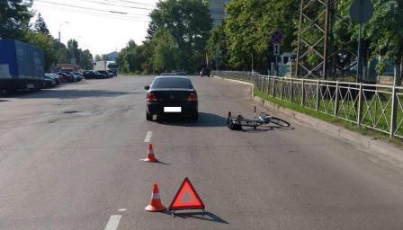 Велосипедист в Брянске попал под автомобиль