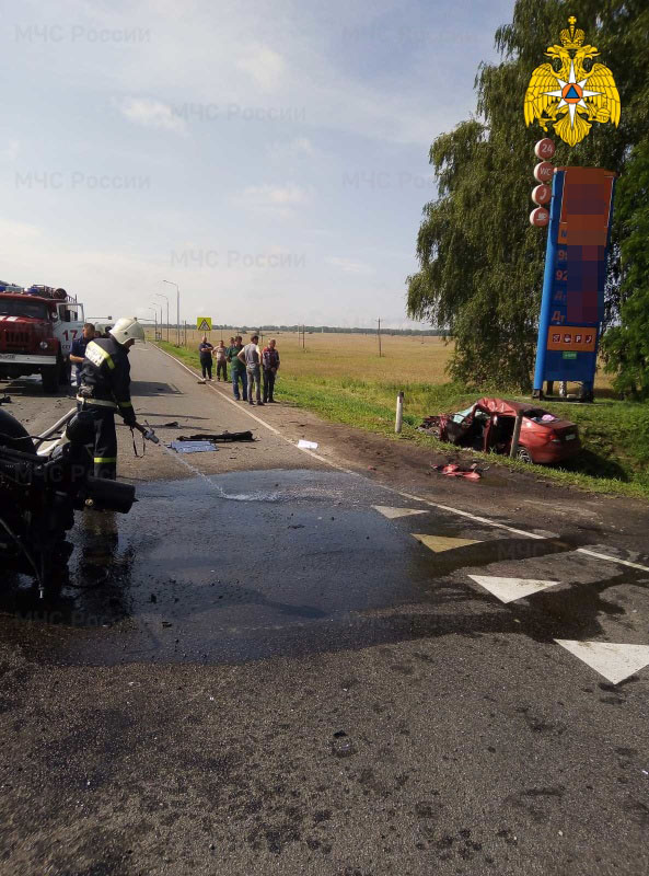 В Севском районе столкнулись трактор и легковушка