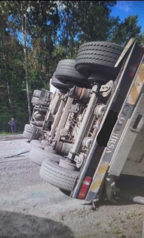 Водитель раздавленного грузовика в ДТП под Брянском выжил
