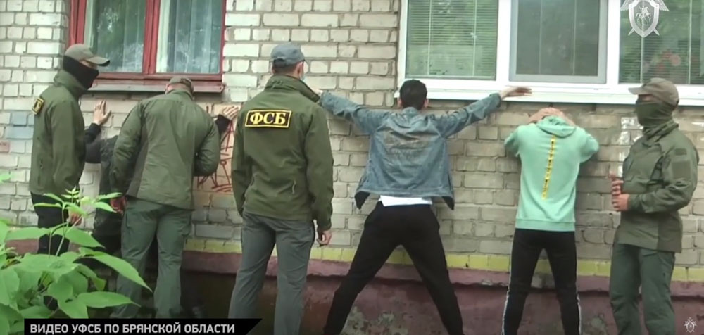 Участники экстремистских сообществ задержаны в Брянской области и Хабаровском крае