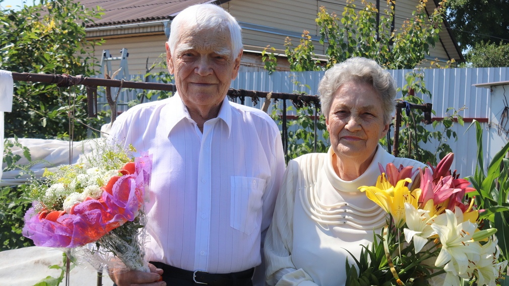В Трубчевском районе супруги Сергеевы отметили бриллиантовую свадьбу