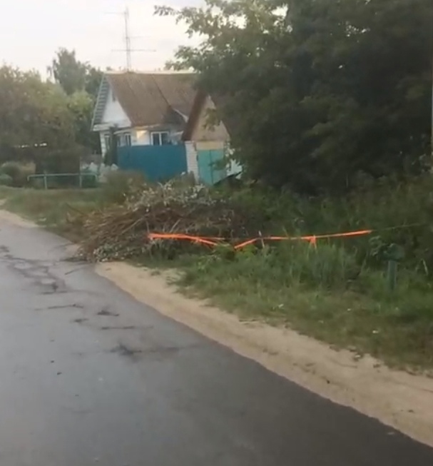 «Мусорная» реформа в Новозыбкове: на улице вырыли яму для мусора