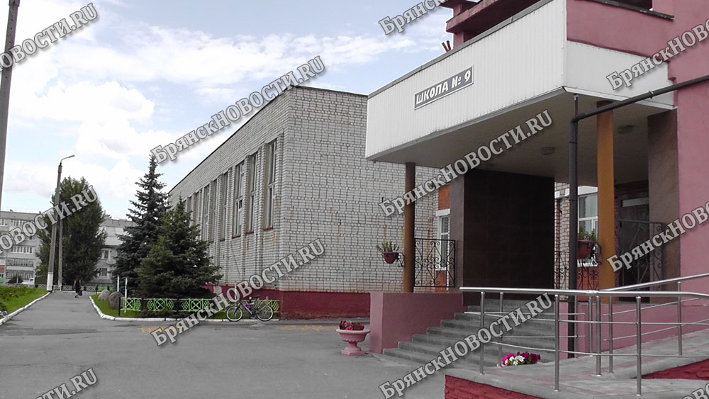 В школе №9 Новозыбкова весь сентябрь будут менять окна