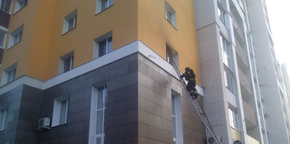 В новой многоэтажке в Брянске горела квартира