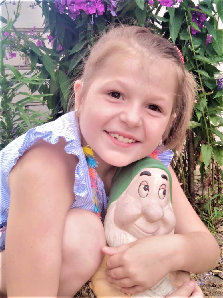 «Живи, зайка, долго». Девочке из Клинцов помогают преодолеть болезнь