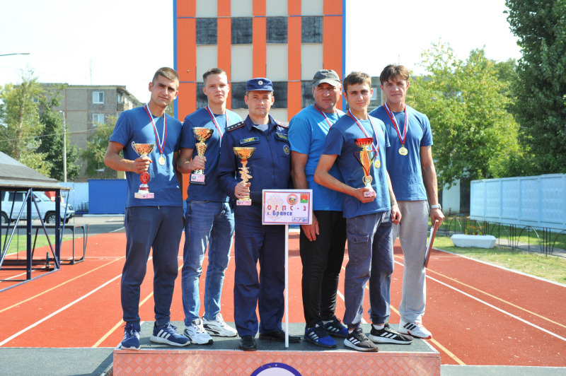 Команда из Брянска победила в соревнованиях по пожарно-спасательному спорту