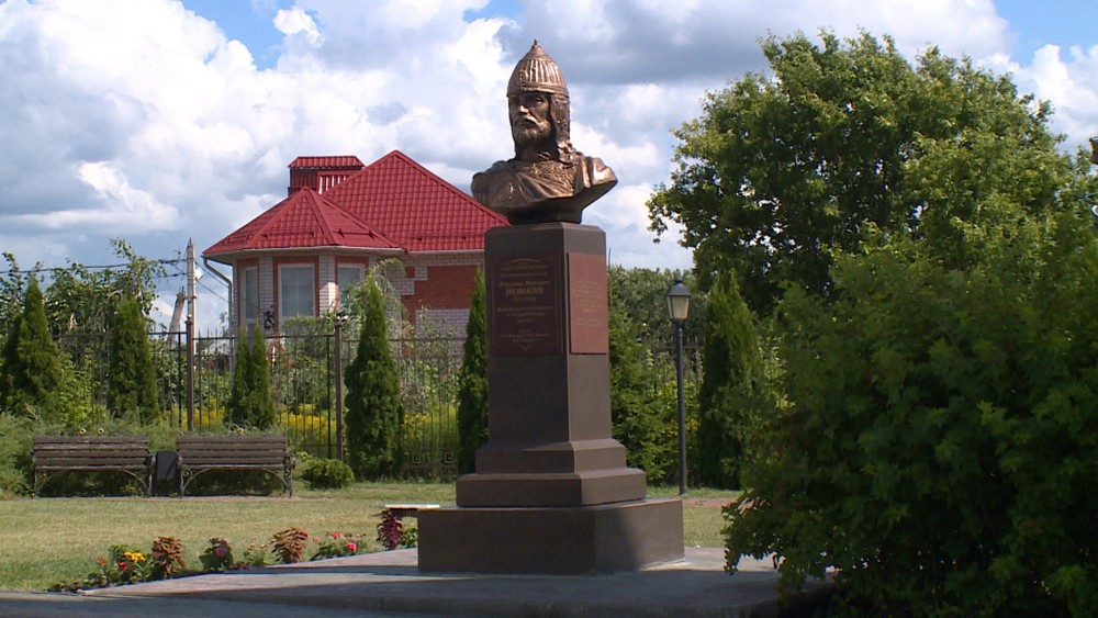 В Брянске появился монумент Александру Невскому