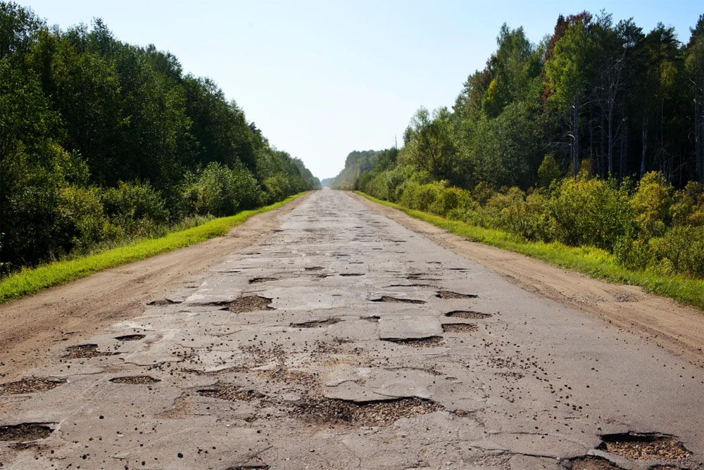 Покрытие «украинской» дороги в Севском районе довело брянских чиновников до штрафа