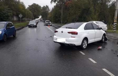 В аварии на улице Бурова в Брянске пострадал водитель «Ниссана»