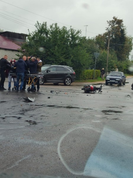 Пострадавшего в аварии в Клинцах увезли на реанимобиле