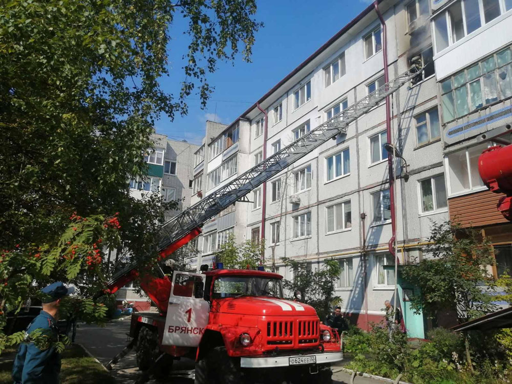 Пожар в многоэтажке Брянска закончился счастливым спасением
