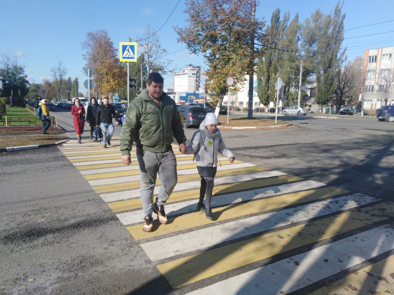 Дети с гордостью прошлись по улицам Брянска с папами