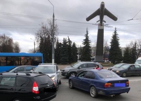Автоледи на Hyundai влетела в BMW на кольце в Брянске