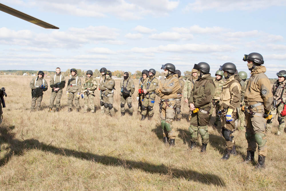 Межрегиональные учения по беспарашютному десантированию с вертолета прошли в Брянской области