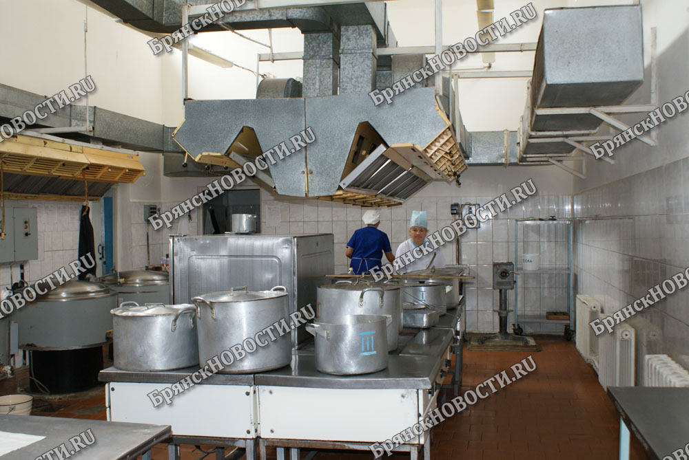 “Кулинарную книгу” больничной пищи получили повара медорганизаций Брянской области