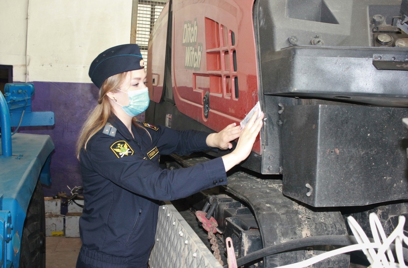 Приставы в Брянской области арестовали более ста автомобилей