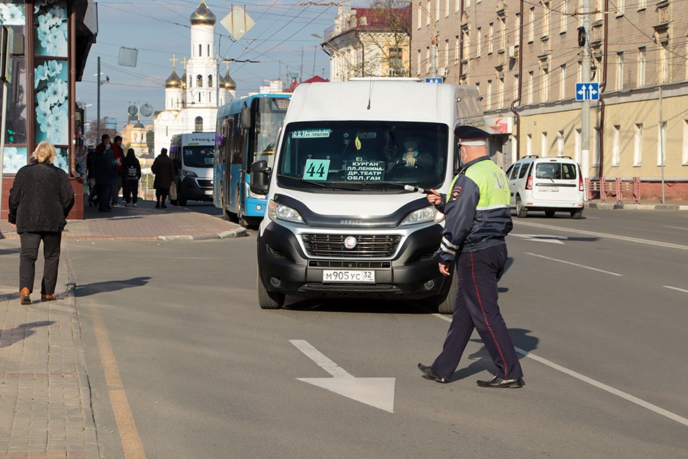 В Брянске возобновили масочные рейды в автобусах