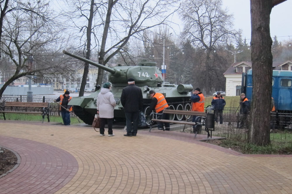 В сквере имени Морозова в Брянске перегорели почти все фонари