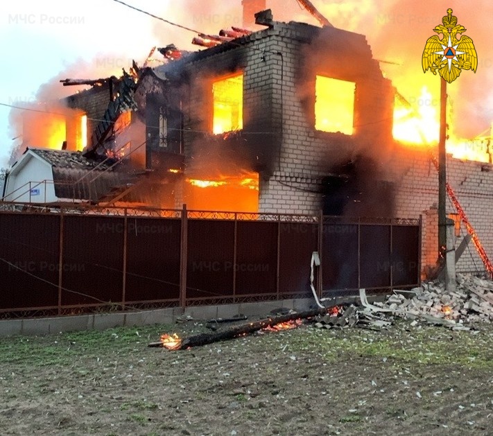 Двухэтажный жилой дом горел в Сельцо