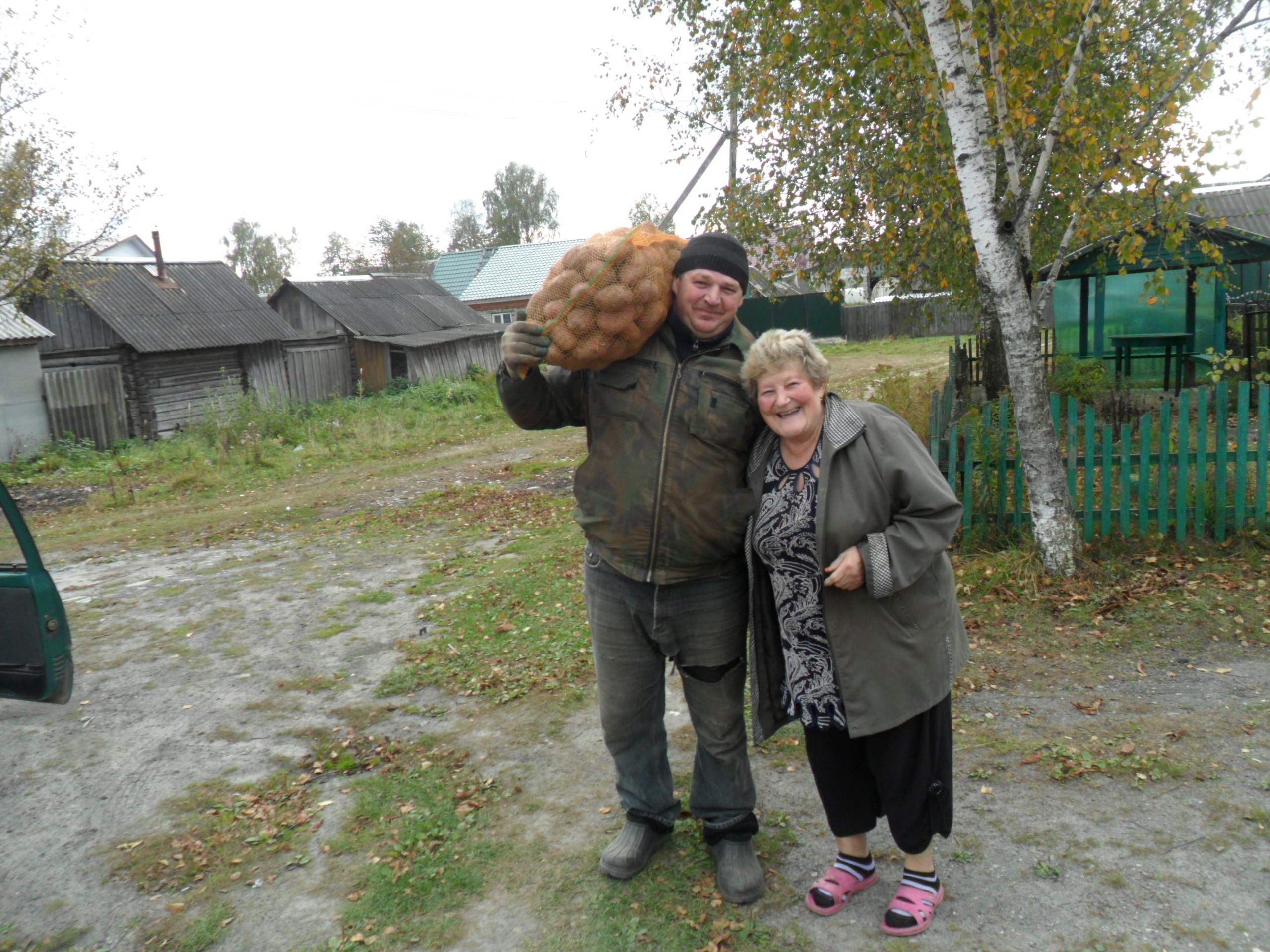 32 тонны овощей собрали жители Брянской области для одиноких стариков