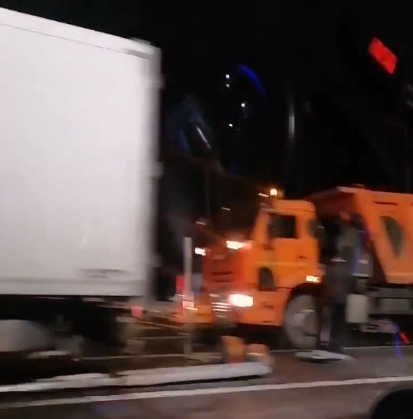 Фура и два грузовика столкнулись на трассе в Брянской области