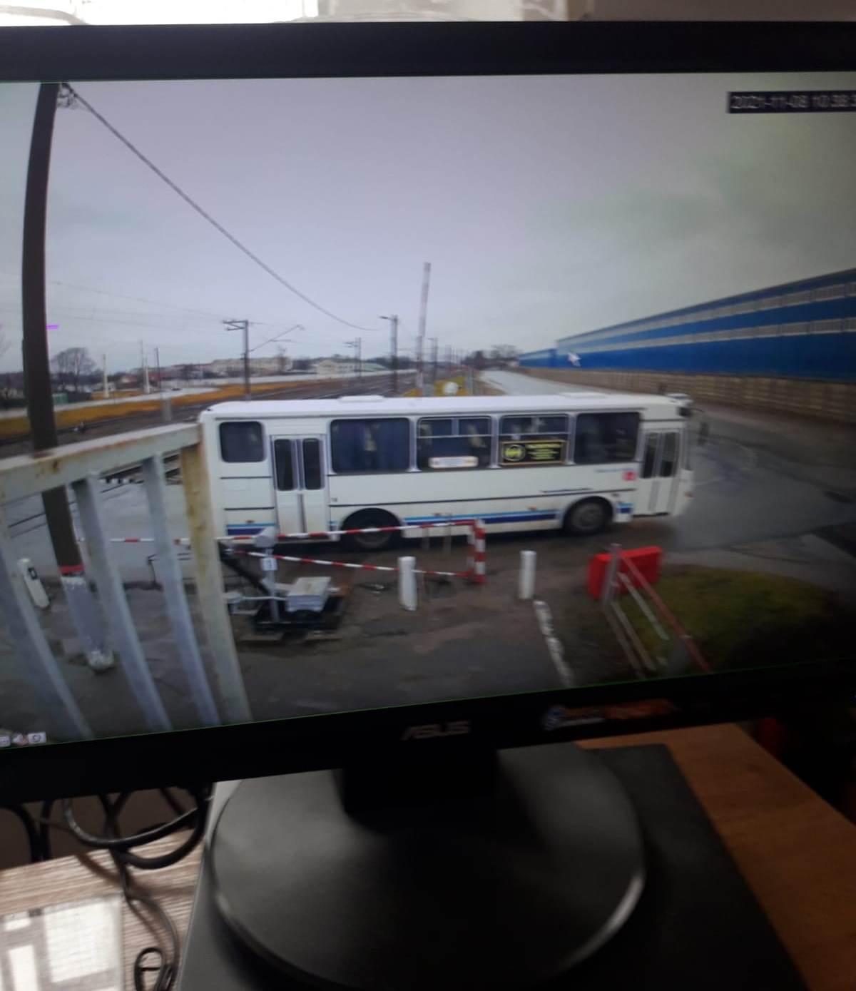 Видеокамера установлена на железнодорожном переезде станции Жуковка
