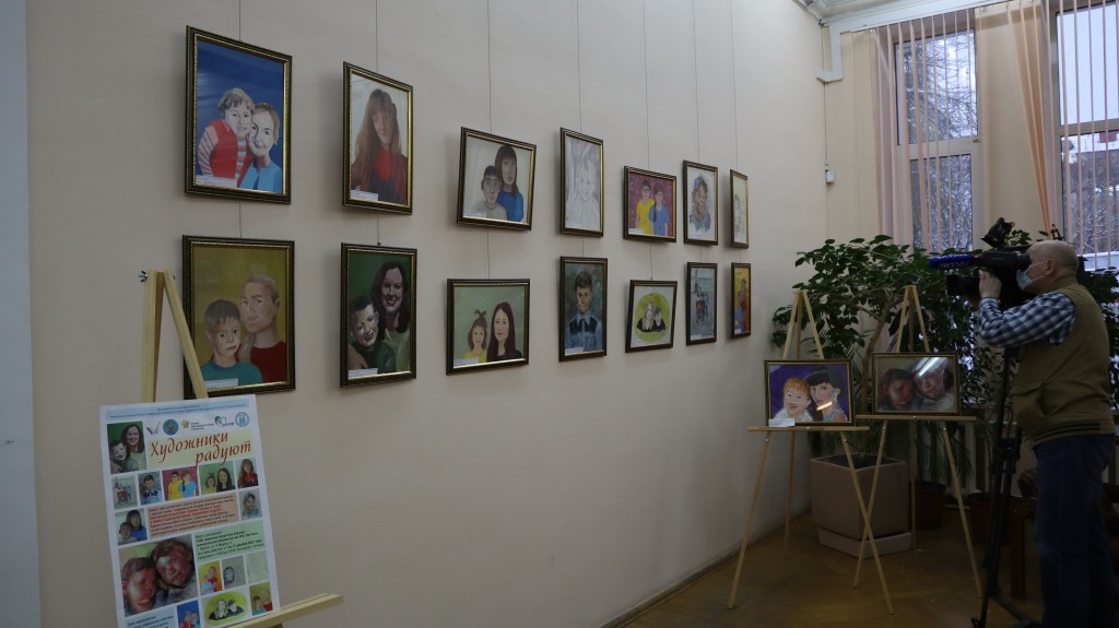 В Брянской области организовали выставку портретов особенных детей