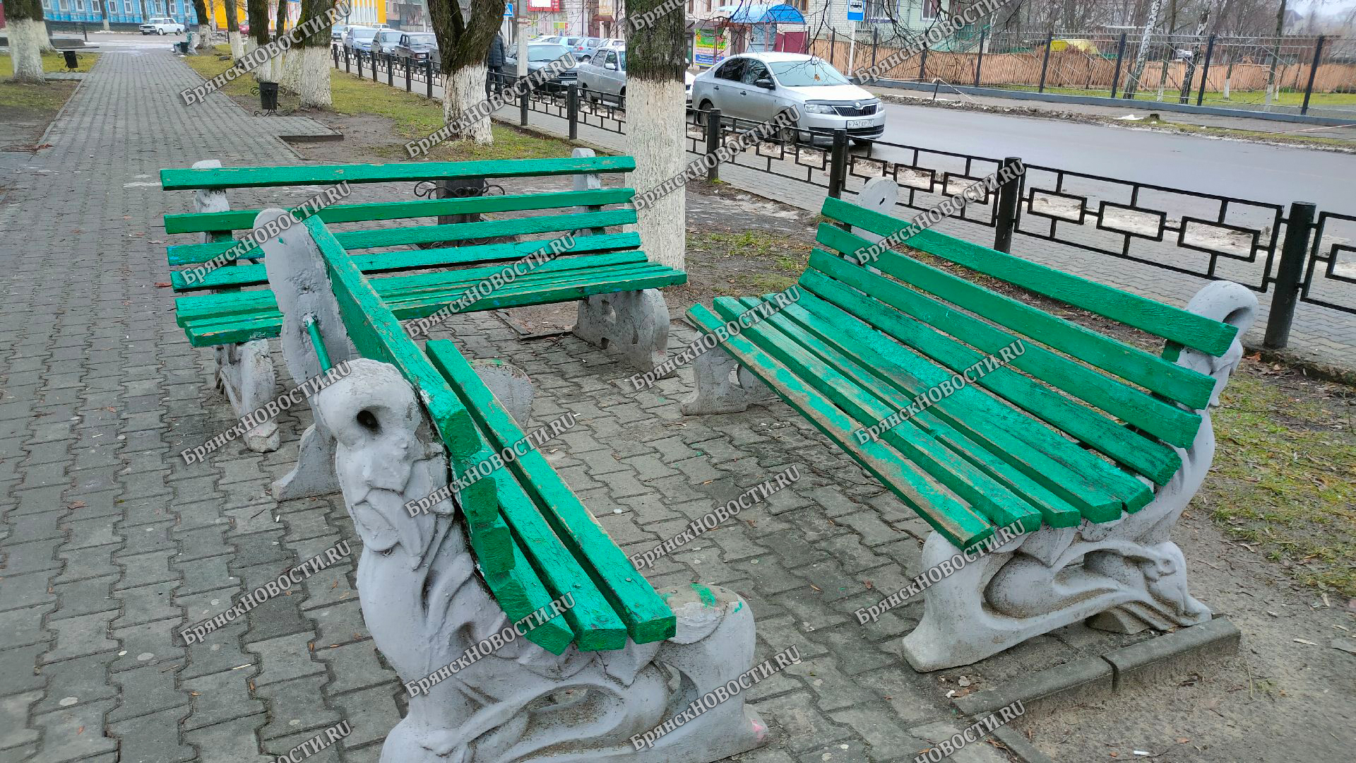 В Новозыбкове «переставили мебель» в сквере имени Драгунского
