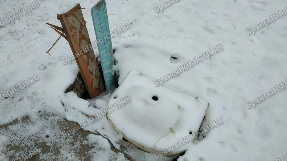 Провал у детского сада в Новозыбкове