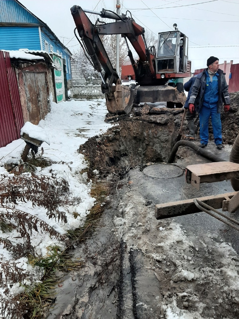 По зиме в воде по колено». В воскресенье водоканал Новозыбкова ликвидировал  очередной порыв инженерной сети • БрянскНОВОСТИ.RU