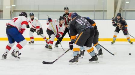Ледовые дружины Новозыбкова в Ночной хоккейной лиге стартовали неоднозначно, но характер показали