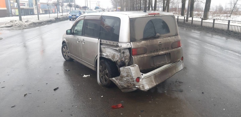 В Брянске один проскочил на красный и устроил дорожную аварию