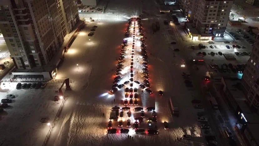 Водители в Брянске устроили новогоднюю Автоелку-2022