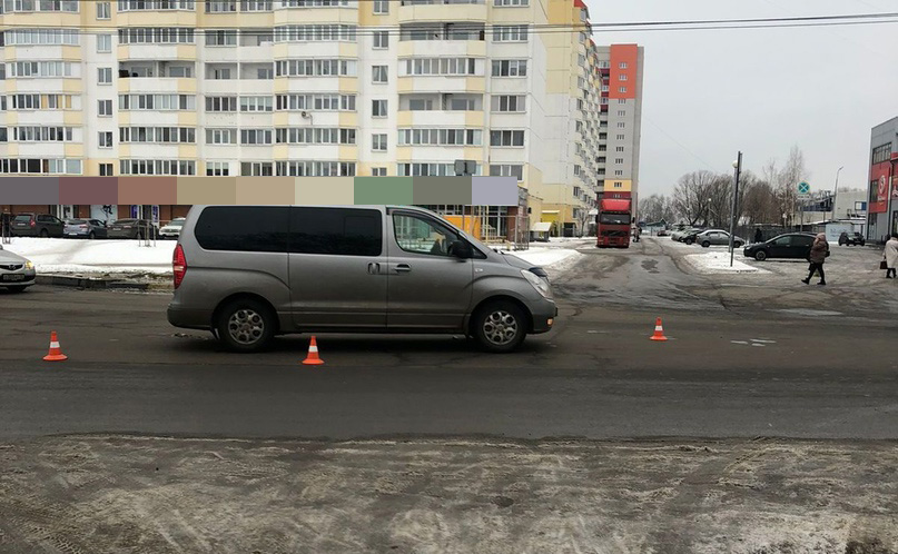 Перебегавшая дорогу брянчанка попала под минивэн