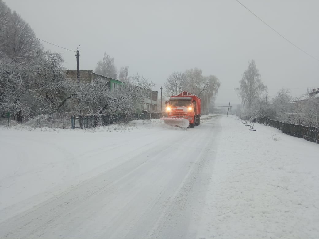 На борьбу со снегом в Брянской области пустили 200 единиц техники